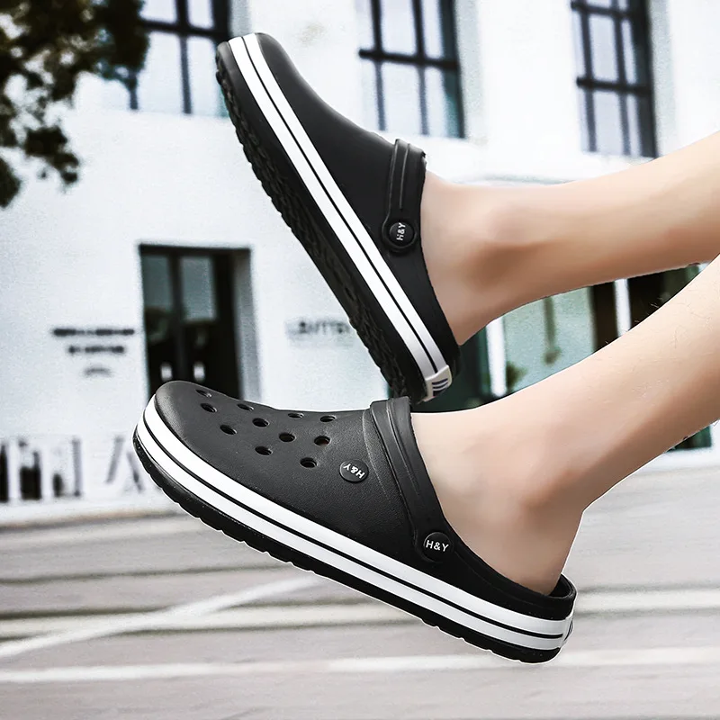 

2020 Boy Sandals Crocks Summer Hole Shoes Crok Rubber Clogs Men's EVA Garden Shoes Black Crocse Beach Flat Men Sandals Slippers