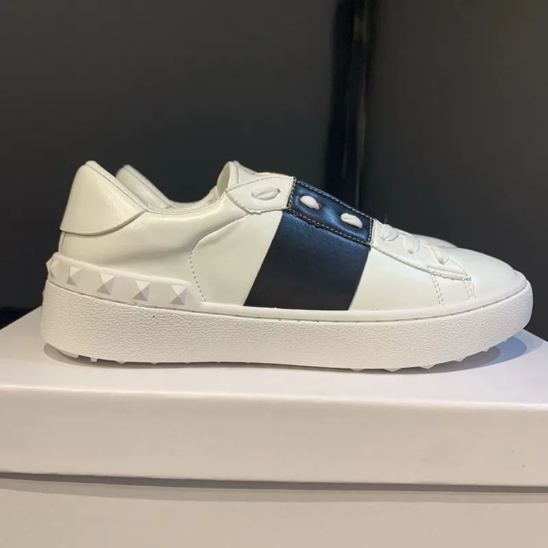 

New Fashion Rivet Leather White Shoes Flat Casual Couple Sports Shoes Large Size Men And Women Shoes Personality Couple Shoes