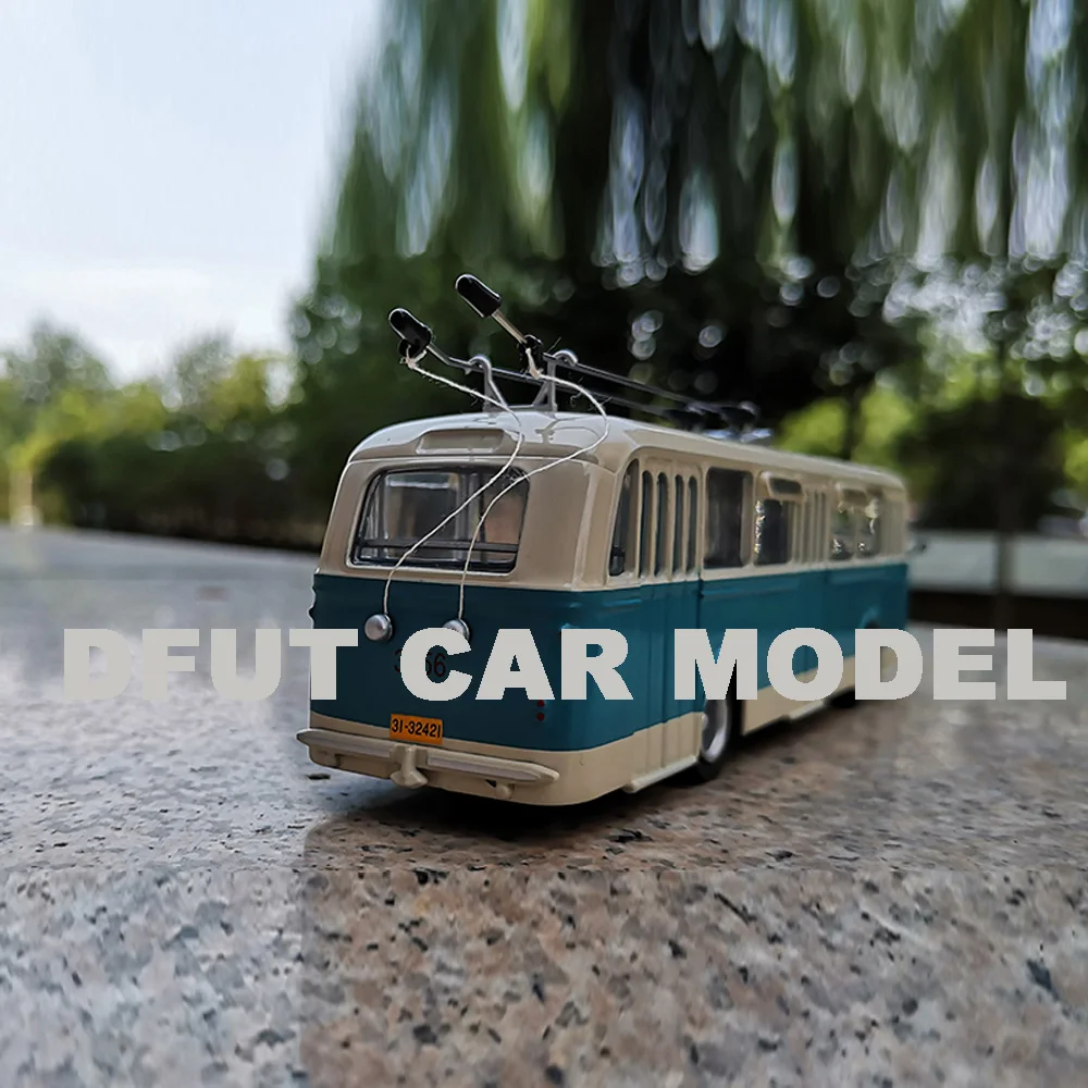 Модель автомобиля из литого металлического сплава в масштабе 1:64 8TR модель