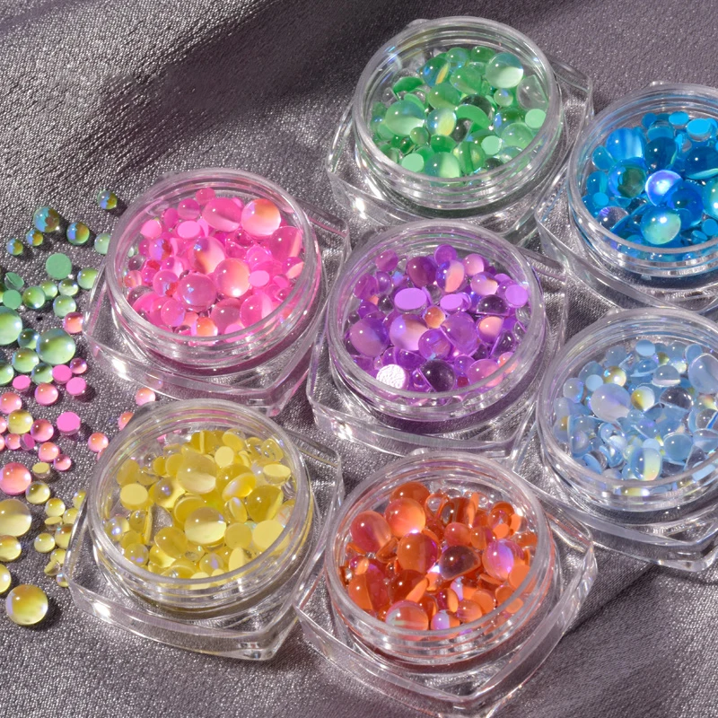 Кристаллические бисерные круглые полусферические AB-стразы разных размеров и ярких цветов в стиле русалки для дизайна ногтей.