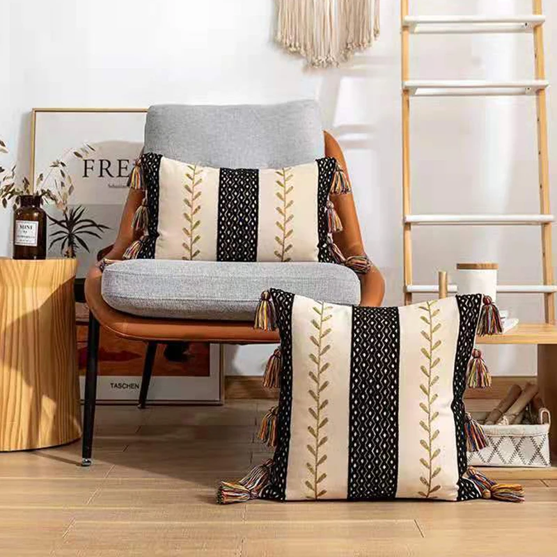 Наволочка хлопковая с золотой вышивкой 45x45/30x50 см | Дом и сад