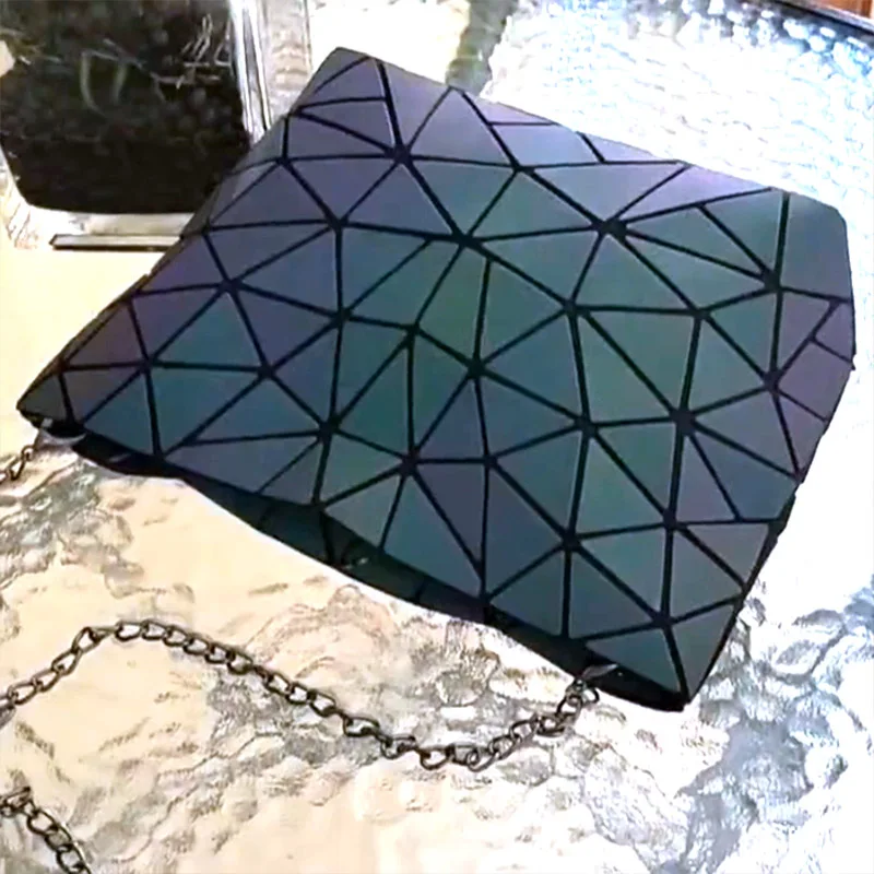 

2021 New Women's Handbags Night Luminous Irregular Geometric Female Bag Lighting Diamond Grid Pattern Purse Chain Crossbody Bags