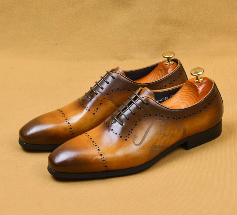 Модная мужская деловая обувь из коровьей кожи на шнуровке с острым носком для
