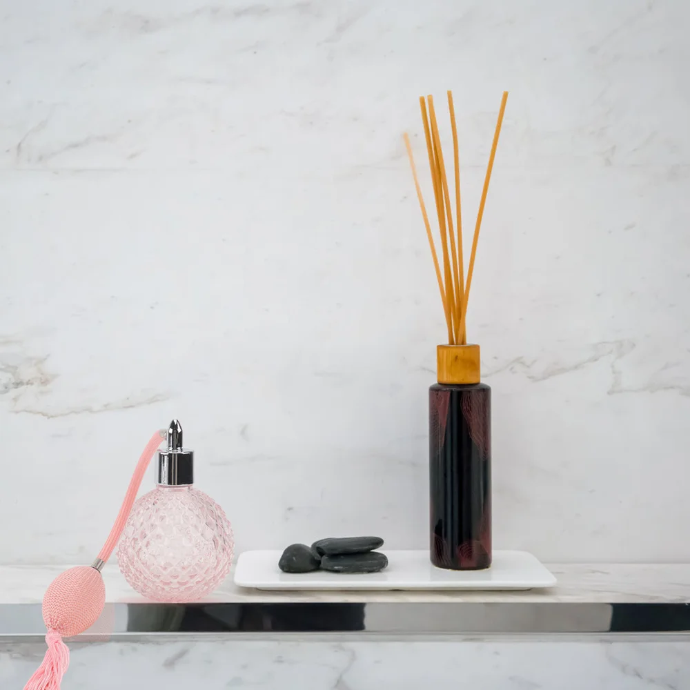 

1PC Refillable Perfume Bottle Screw Mouth Perfume Pineapple Bottle 100ml