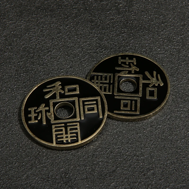

1PC Japan Ancient Coin Magic Tricks (Morgan Coin Size) Appearing Disappearing Black Coin Magie Props Accessories Gimmick