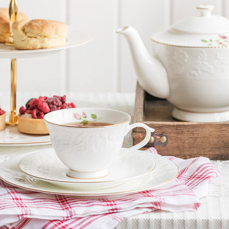 Кофейный сервиз с блюдцем и чашкой из белого костяного фарфора английский