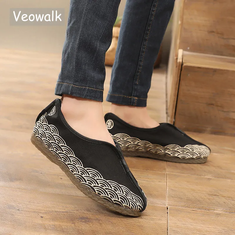 

Veowalk Retro Men Casual Cotton Fabric Embroidered Loafers Comfortable Slip On Flat Sneakers Non-Skid Soft Platform Shoes