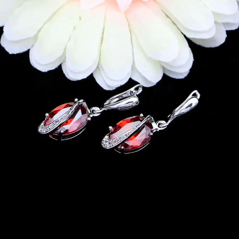 Женские серьги подвески из серебра 925 пробы с красным камнем и кубическим