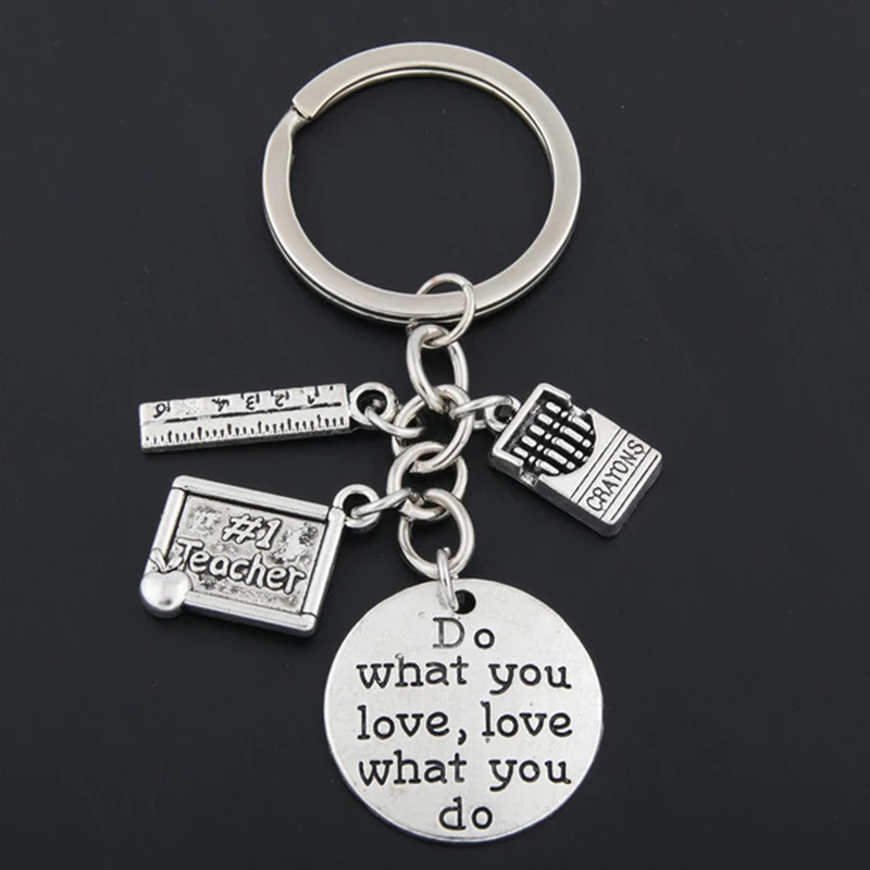 Брелок для ключей подарок на выпускной цепочка милый металлический