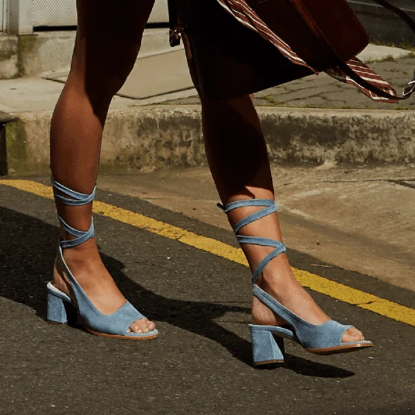 Женские сандалии с ремешками на шнуровке плоской подошве вырезами открытым