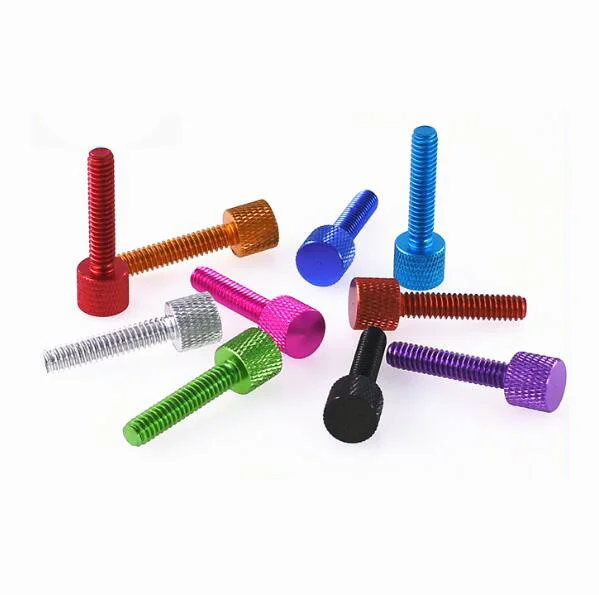 2 шт. алюминиевые винты с крупной резьбой 1/4-20, плоской маленькой головкой, ананасной рифлёной поверхностью и оксидацией анода различных цветов 30 мм в длину.