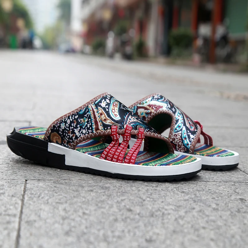 

2021 Hot Sale Garden Slippers Men White Anti-Slippery Man Fretwork Beach Shoes Summer Hard-Wearing Slippers Handmade for Mens