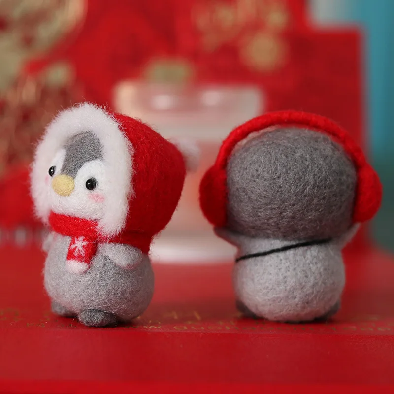 

Unfinished Felt Kit 2021 New Latest Funny Festive Christmas New Year Penguin Wool Needle Felt Kit Package DIY Handmade Doll Toy