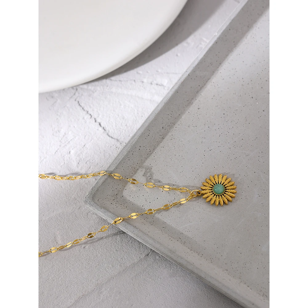 

Yhpup 316L Stainless Steel Accessories Trendy Flower Natural Stone Pendant Neckalce Charm Metal Collar Golden Necklace Gift 2021