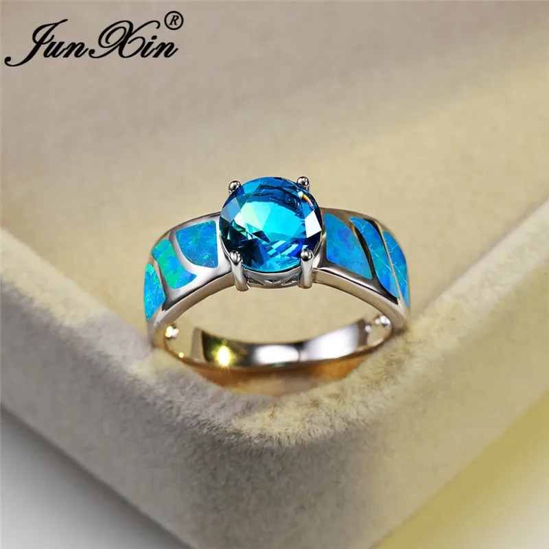 Фото Женское кольцо с голубым огненным опалом обручальное градиентом радуги