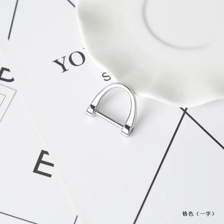 

Large 19mm Horseshoe Ring D-Type Metal Key Creative Gift Box Small Accessories