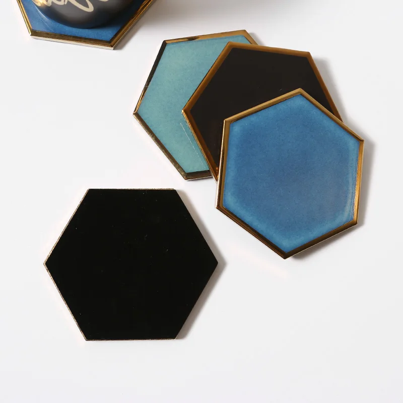Керамический подставочный мат Nordic Hexagon с золотым покрытием для изоляции тепла MJ80413.