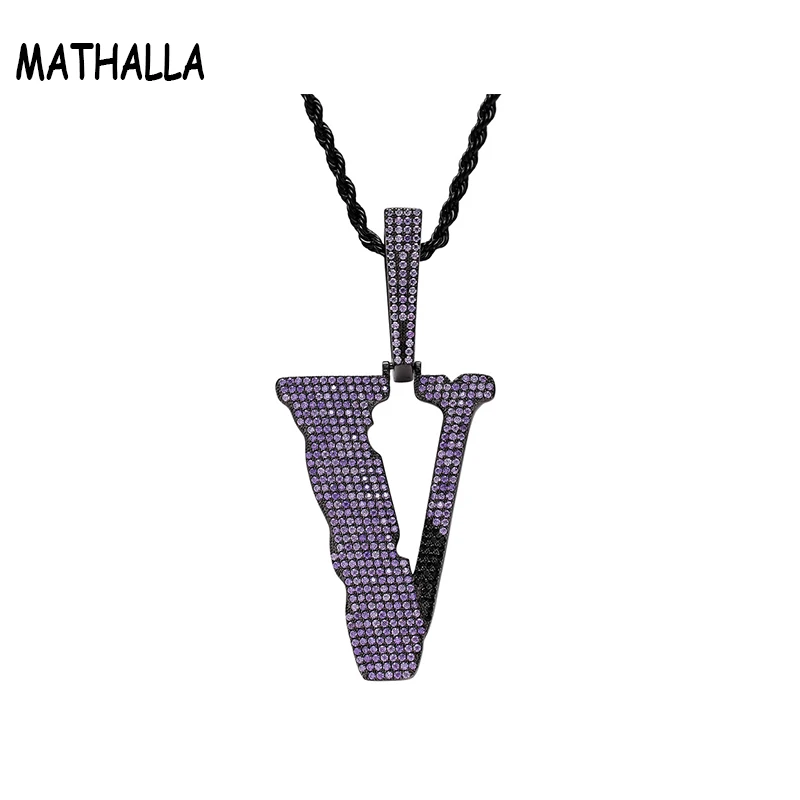 

Ожерелье с подвеской в виде буквы, инкрустированное фианитами ААА