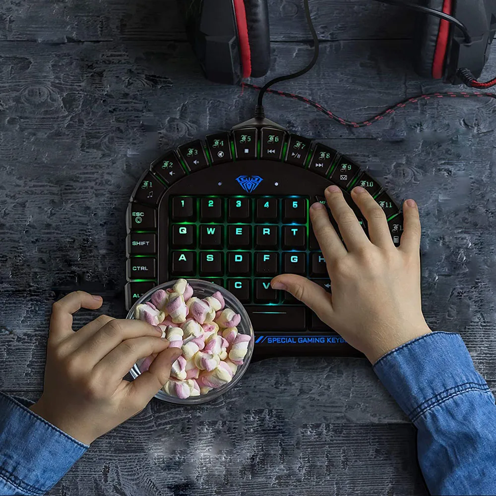 

2020 most stylish AULA master control mechanical keyboard RGB game backlight one-handed keyboard mobile game keyboard