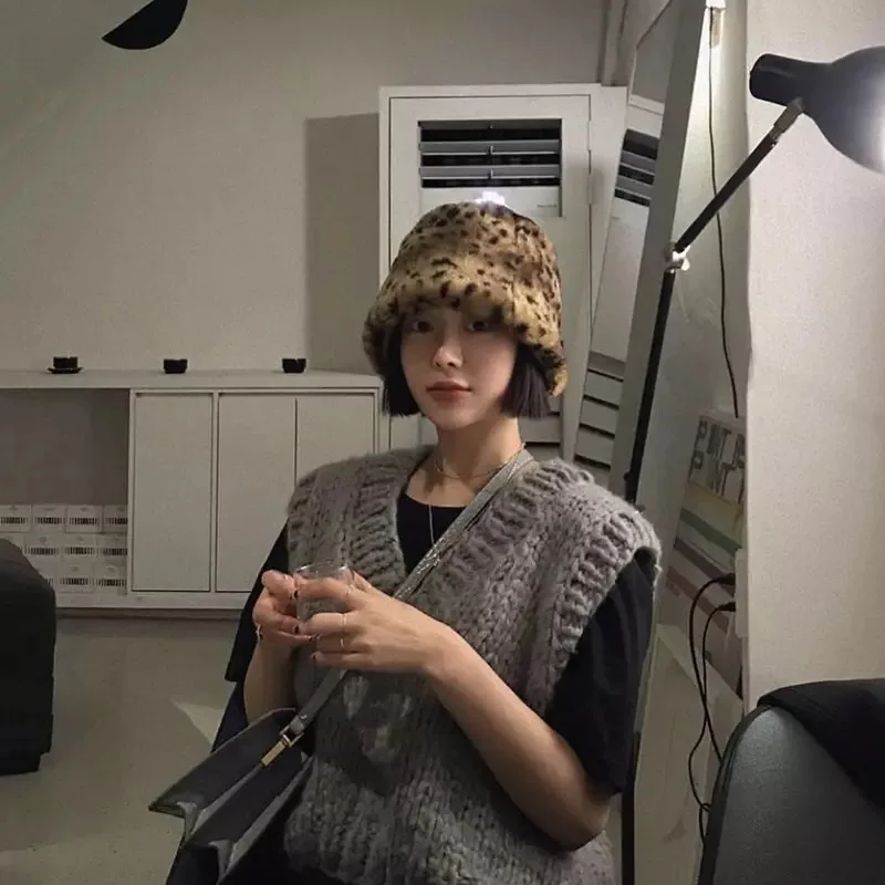

Leopard Plush Bucket Hats Fashion Women Fishing Hat Warm Casual Cap Solid Color Hats for Sale Floppy Bucket Girl Earmuff 2019