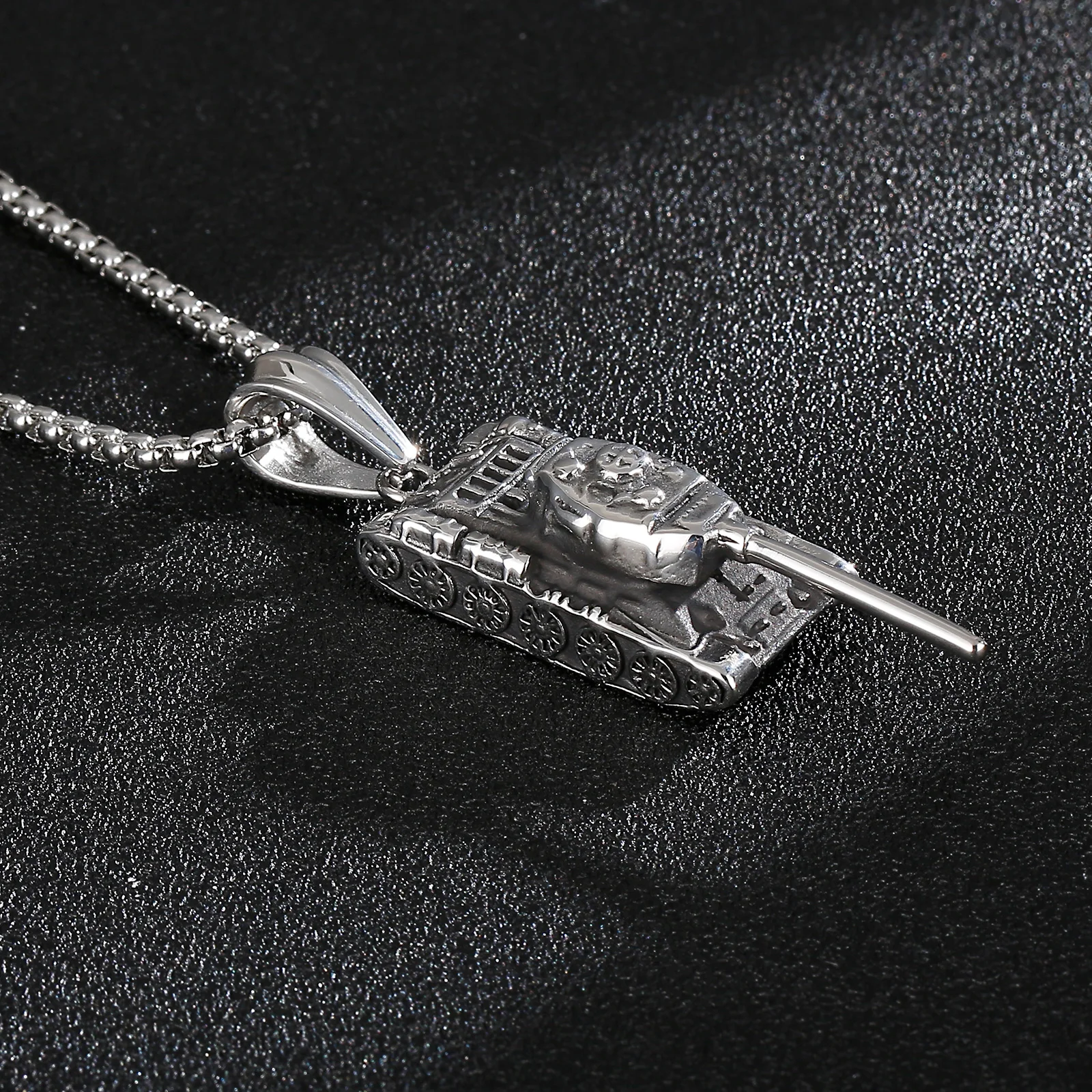 

HaoYi Punk Creative Tank Pendant Necklace For Men 316L Stainless Steel Fashion Party Jewelry