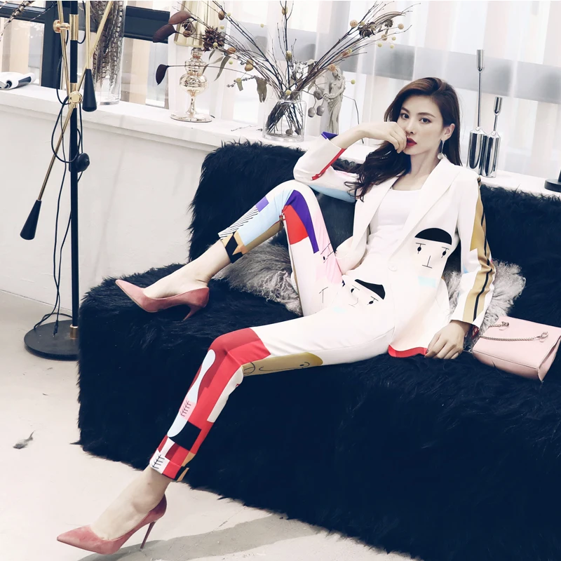 Женский офисный костюм блейзер с принтом из мультфильма + Брюки карманами на
