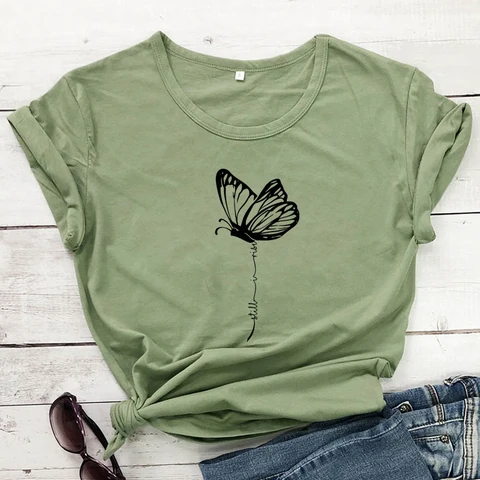 Футболка с принтом бабочек и надписью «Still I Rise»