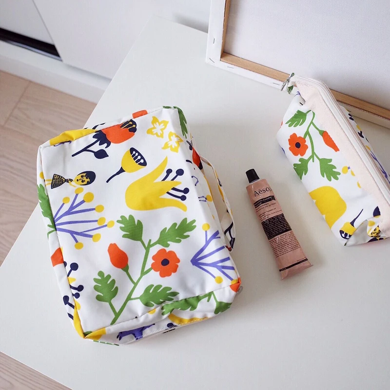 

Small Maiden Pattern Portable Collapsible Durable Travel Tourism Multifunction Toiletries Cosmetic Organizer Package Storage Bag