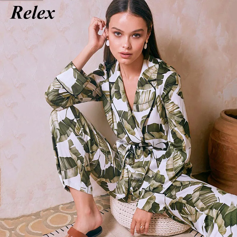 

2021 Autumn Winter New Green Artificial Silk Thin Banana Leaf Print Women Pajamas Suit Long-Sleeved Elegant Simple Home Wear Set