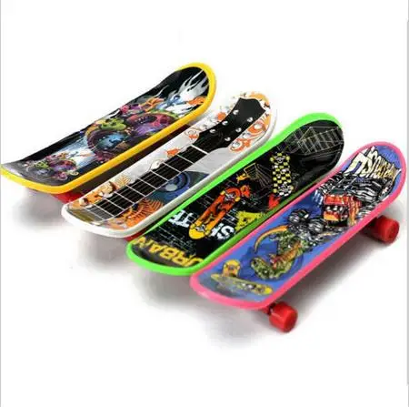 

1 pcs Nieuwe Leuke Party Favor Kids kinderen Mini Vinger Boord Toets Skate Boarding Speelgoed Gift gag speelgoed