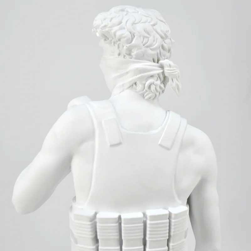 Современное искусство Бэнкси статуя Дэвида самоубийц творческая Смола