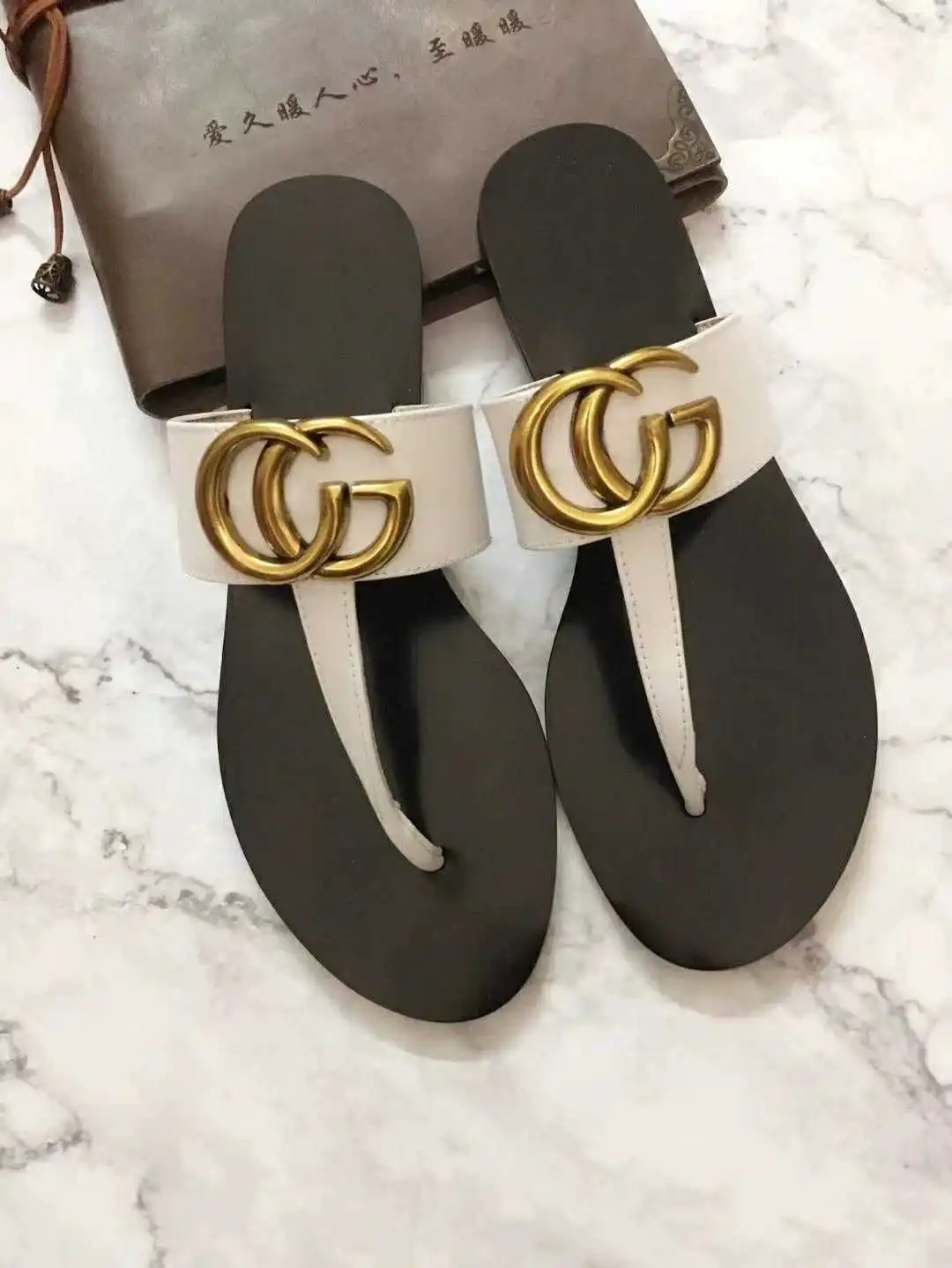 

2021 Europe and America G buckle flip-flops double G metal buckle toe slippers women's plus size leather Joker wear summer