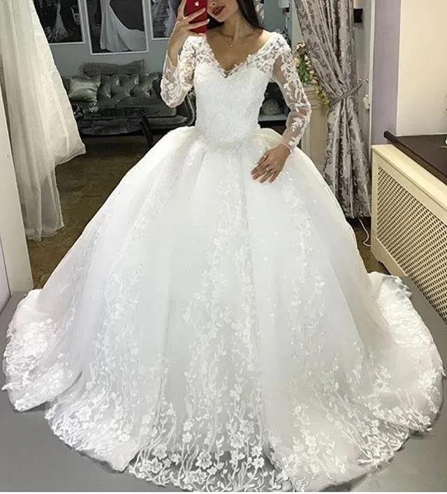 

Luxury V-Neck Wedding Dress 2020 Ball Gown Fluffy Long Sleeve Lace Appliques New Design Bridal Dress Custom Made