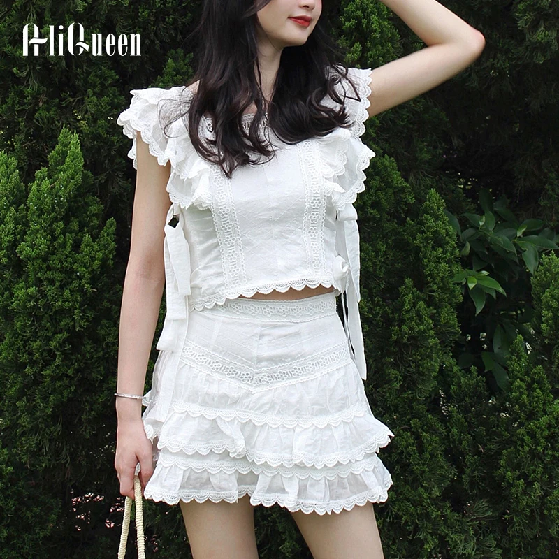 Женский комплект из 2 предметов облегающий короткий с вышивкой и кружевной