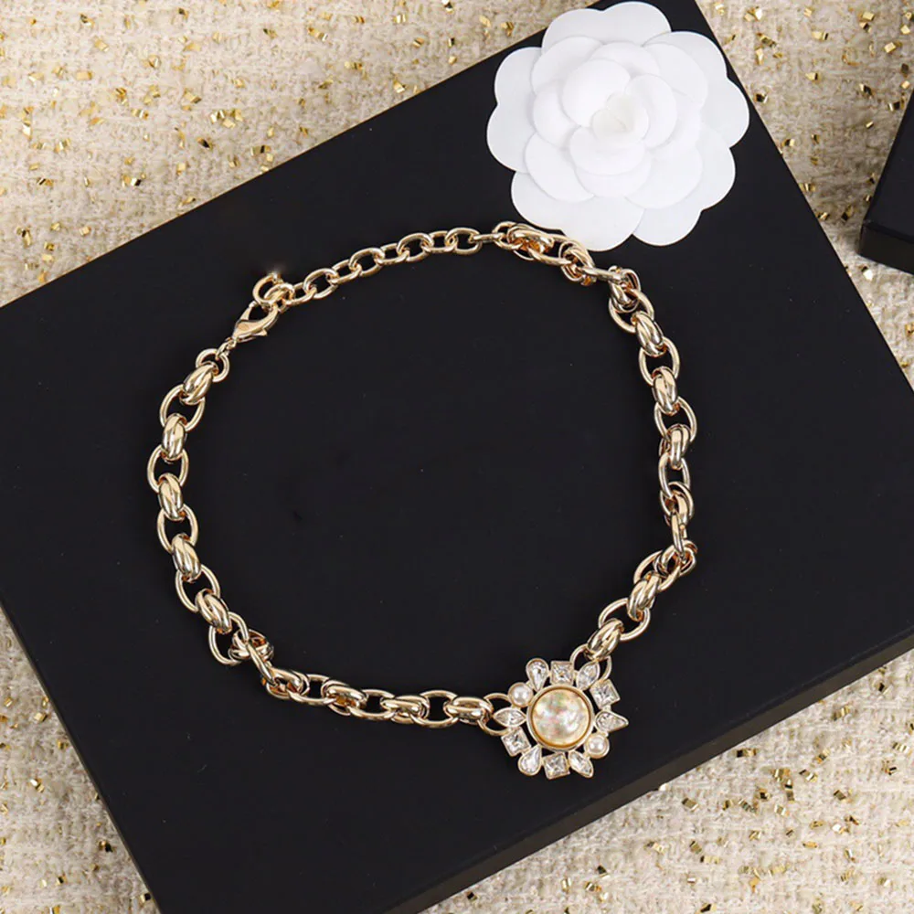 

Fashionable And Gorgeous Gold Large Chain Sunflower Necklace For Women's Pearl Pendant Hot Selling New Online Fashion Versatile