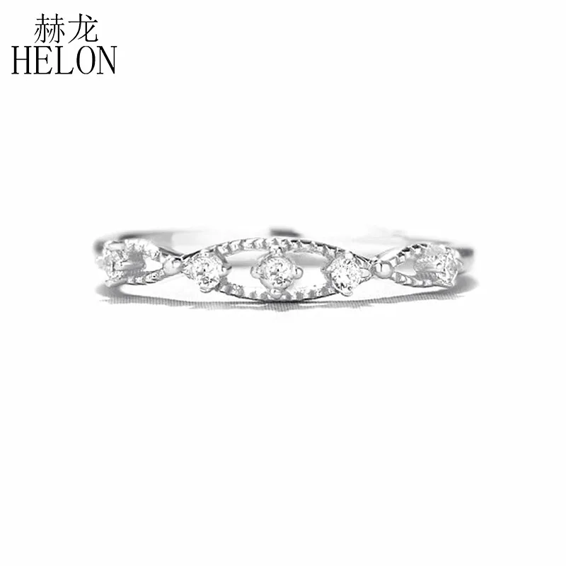 Женское кольцо из белого золота с муассанитом и бриллиантом