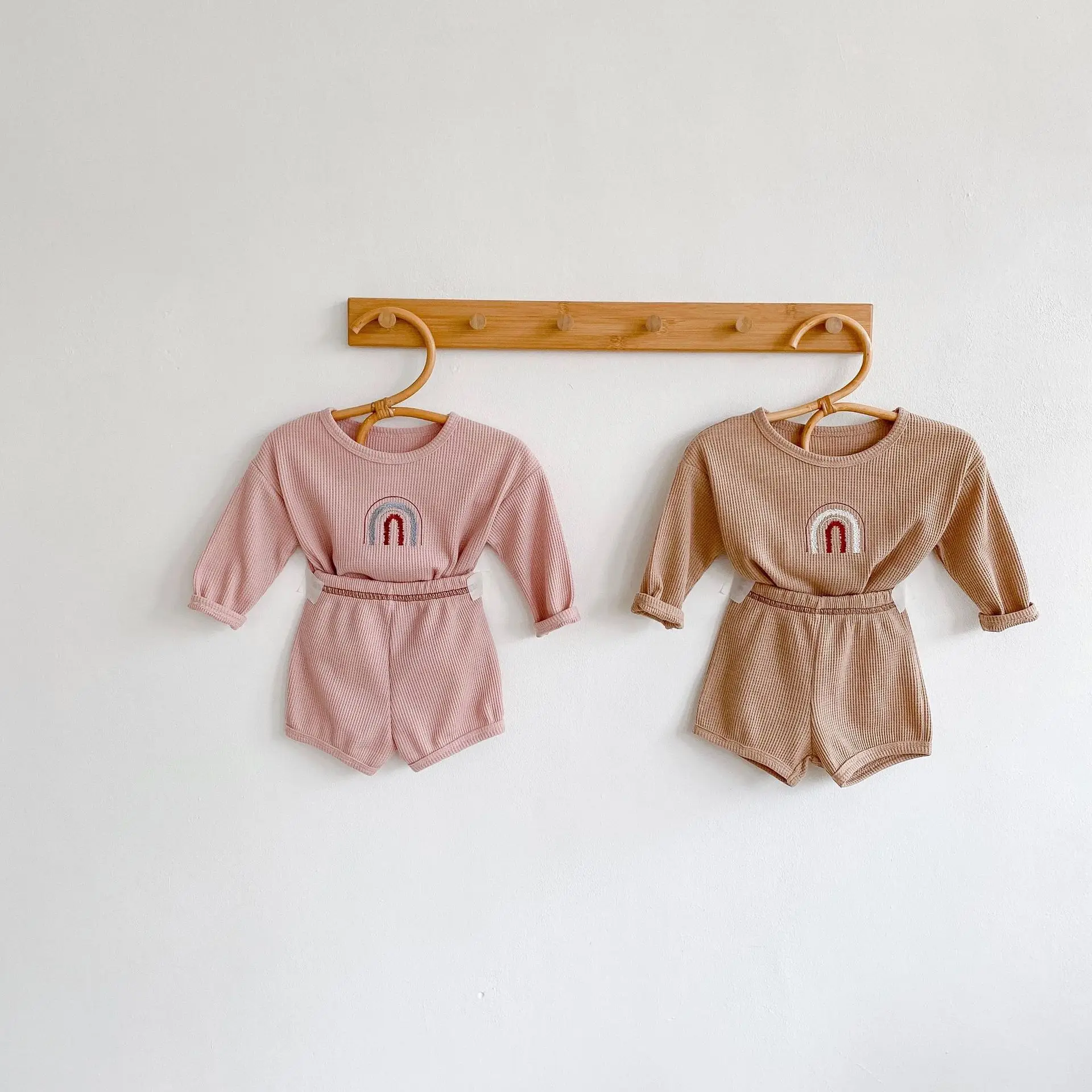 

2021 Autumn Baby Girls Rainbow Embroidered Long Sleeve T-shirt And Short Pants 2pcs Suits Newborn Baby Clothes Sets