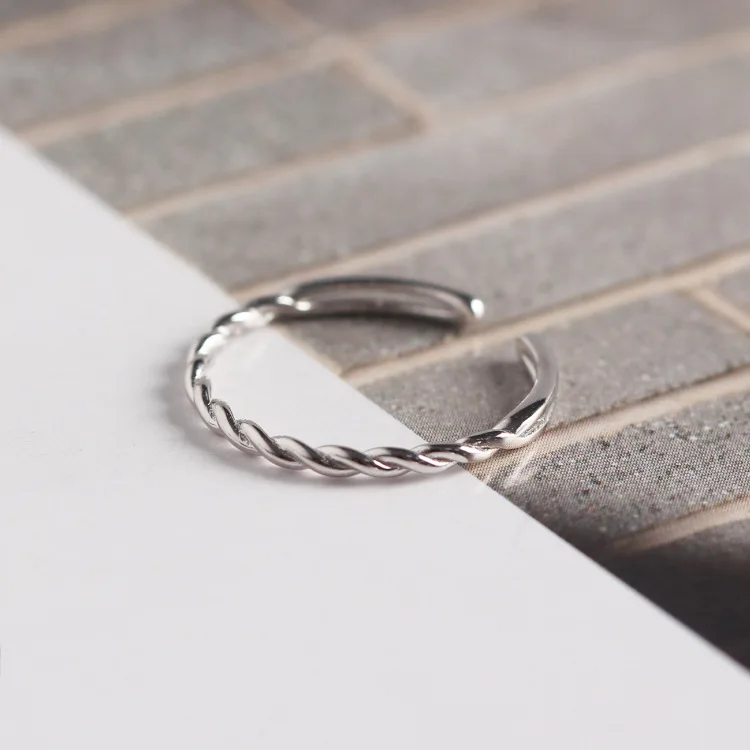 Женское кольцо из серебра 100% пробы с волнистым узором | Украшения и аксессуары