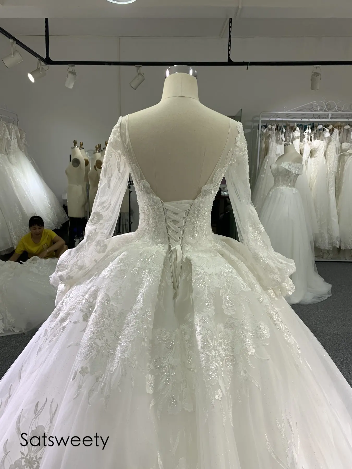 Luxury Beaded Wedding Dress 2021 Shiny Ball Gown Long Sleeves Bridal Dresses Customized Vestido de Noivas