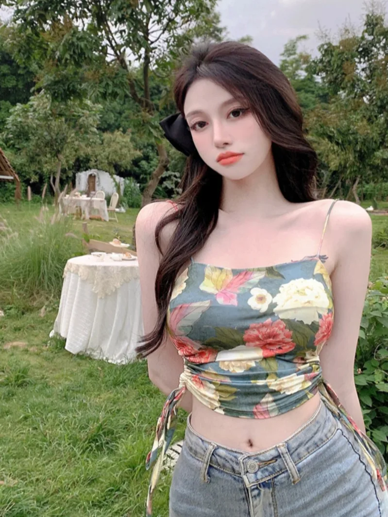 

Fashion Sexy Floral Sling Women Summer 2021 Outer Wear Short Top Hot Girl With A Blouse Lace Halter Pleated Women's Clothing