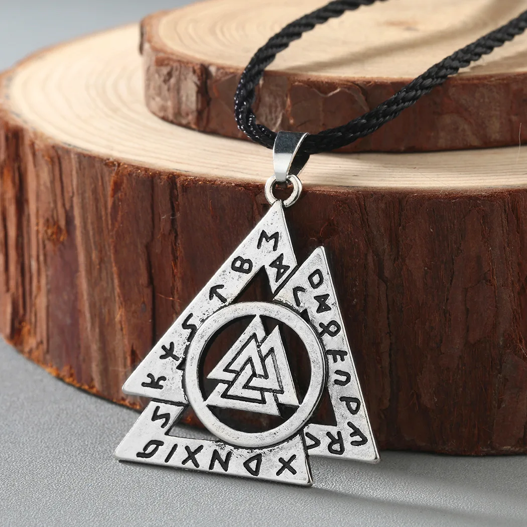 

WANGAIYAO new ancient silver geometric triangle round pendant necklace men's Slavic necklace fashion personality holiday gift