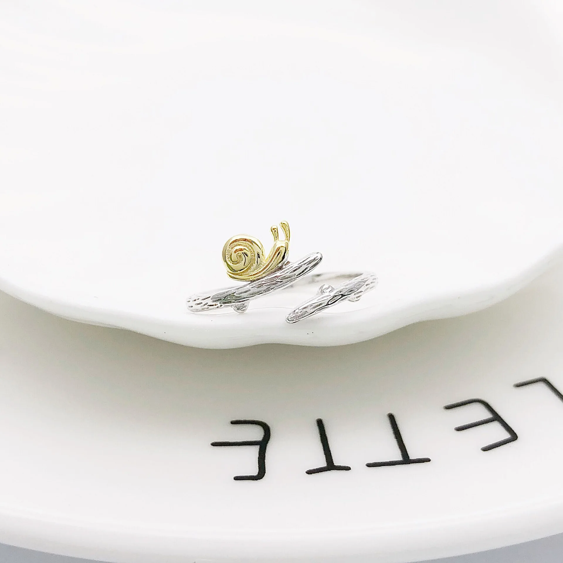 

2022 Hot Sale Snail Ring S925 Sterling Silver Simple Personality Fashion Creative Retro Cute Opening Fidget Ring Gift WN015