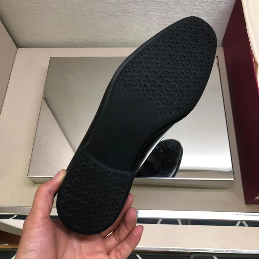 

Men's Casual Real Shoes Anti Slip Sole! It's Full of Inner and Outer Skin!