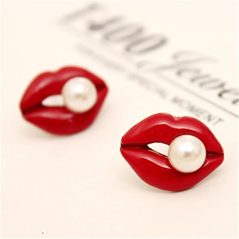 Серьги-гвоздики с красными губами и искусственным белым жемчугом сексуальные