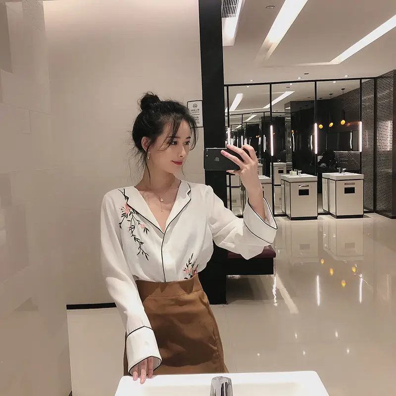 

2021 summer Women White Blouses Basic Selling Button Solid Long Sleeve Shirt Chiffon Slim Clothing Tops