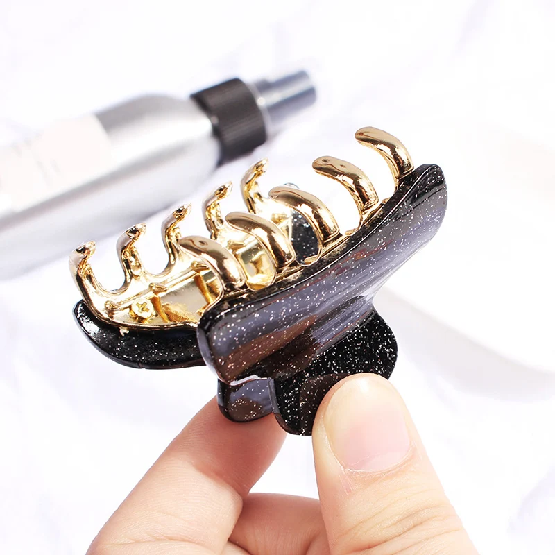 

Korean Leopard Print Acrylic Hair Claws Ponytail Hair Accessories Shiny Solid Color Geometric Hair Clip Small Hairpins Hot Sale