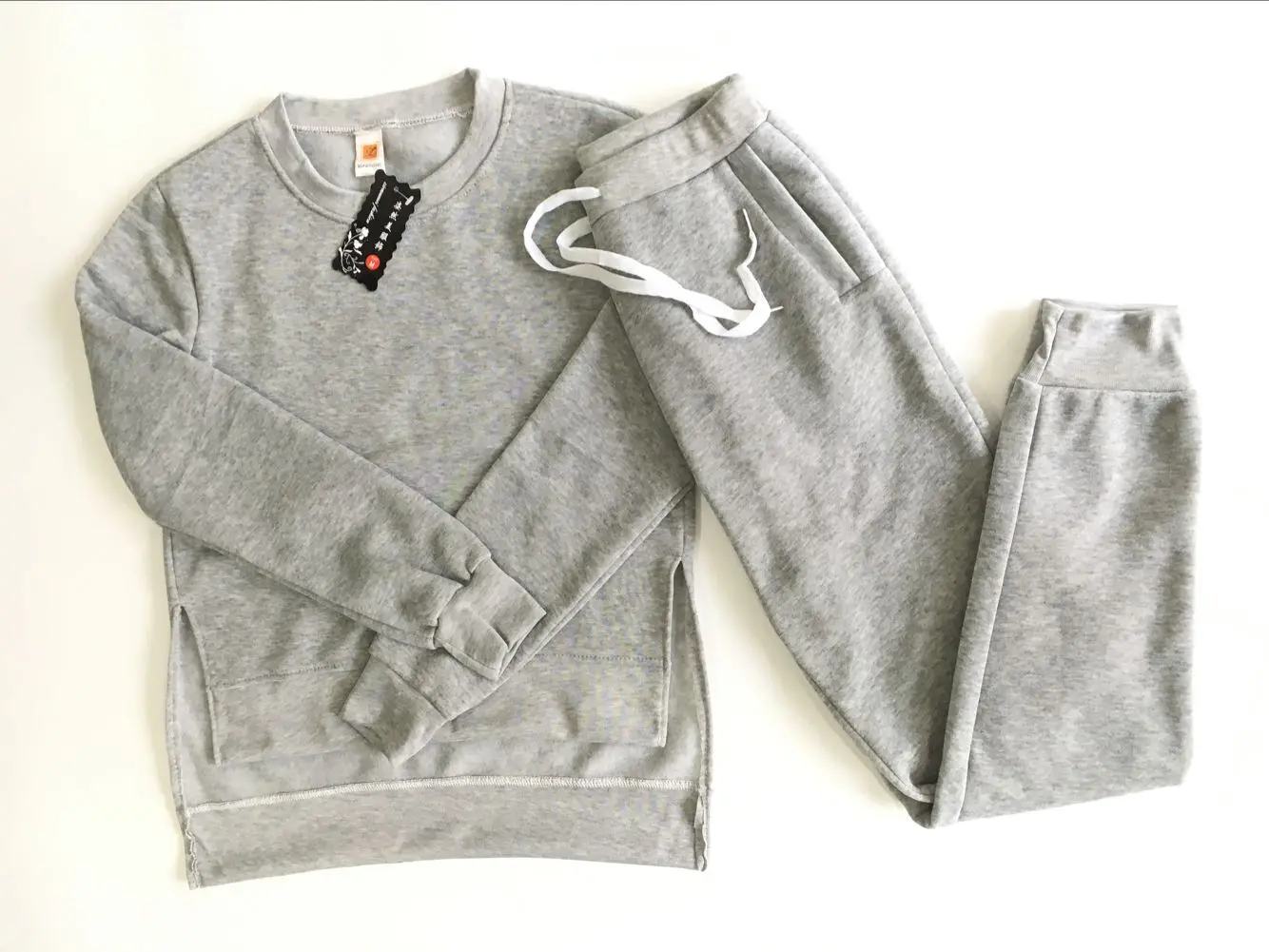 Женский однотонный костюм на шнуровке спортивный из двух предметов кофта для