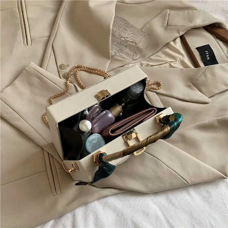 

Solid Color PU Leather Scarves Decoration Chain Crossbody Bags for Women Simple Stripe Small Square Female Shoulder Handbags Sac