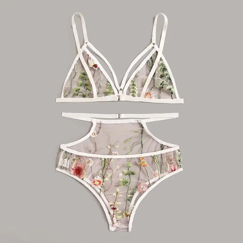 Комплект женского кружевного нижнего белья с цветочной вышивкой и чашками пуш-ап