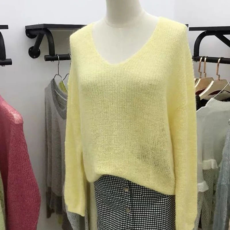 Женский мохеровый пуловер тонкий с V-образным вырезом |